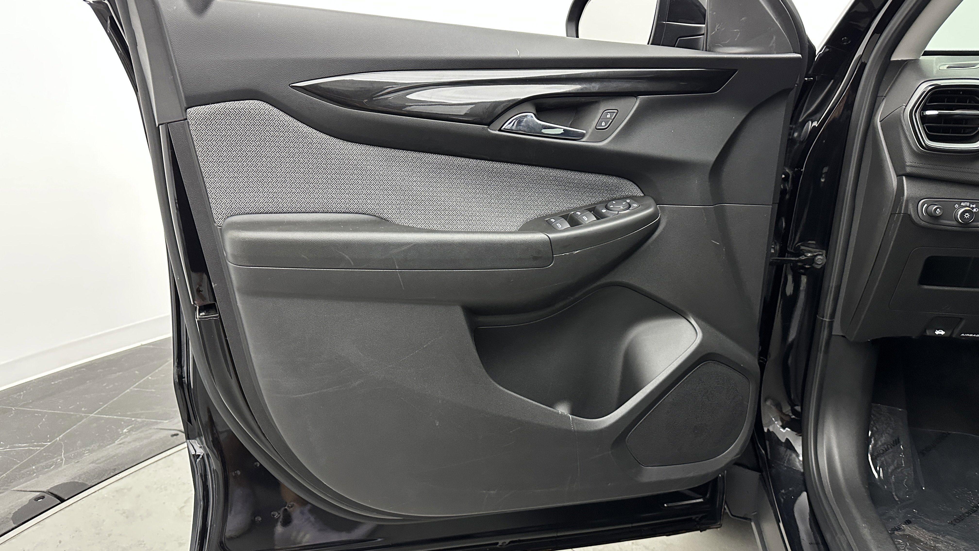 Used 2025 Chevrolet TrailBlazer LT image 23