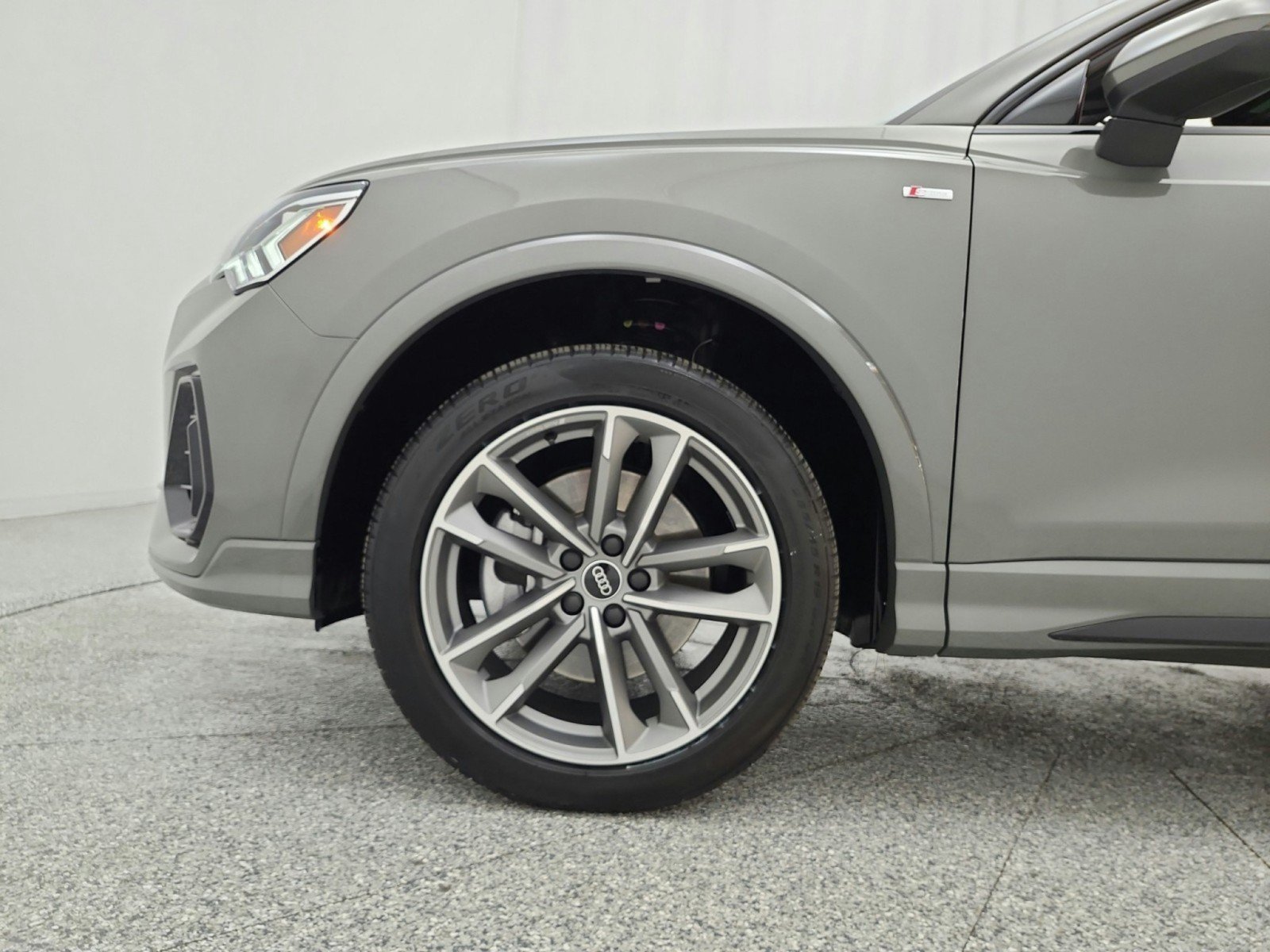 Used 2025 Audi Q3 2.0T Premium w/ Convenience Package AWD/4WD image 18