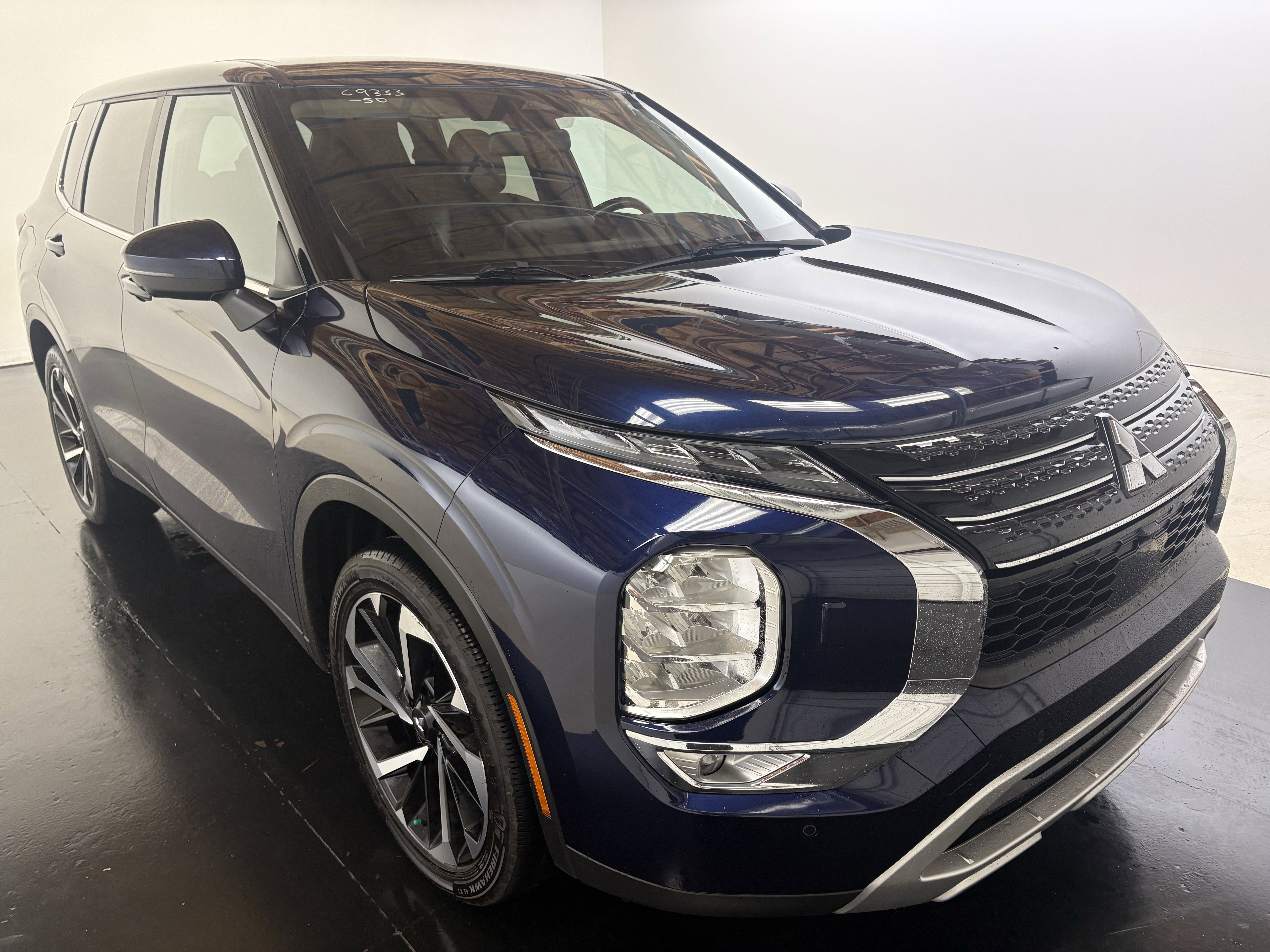 Used 2024 Mitsubishi Outlander SE Black Edition image 4