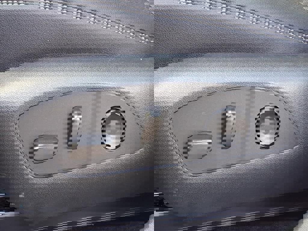 New 2025 Chevrolet Blazer EV LT image 12