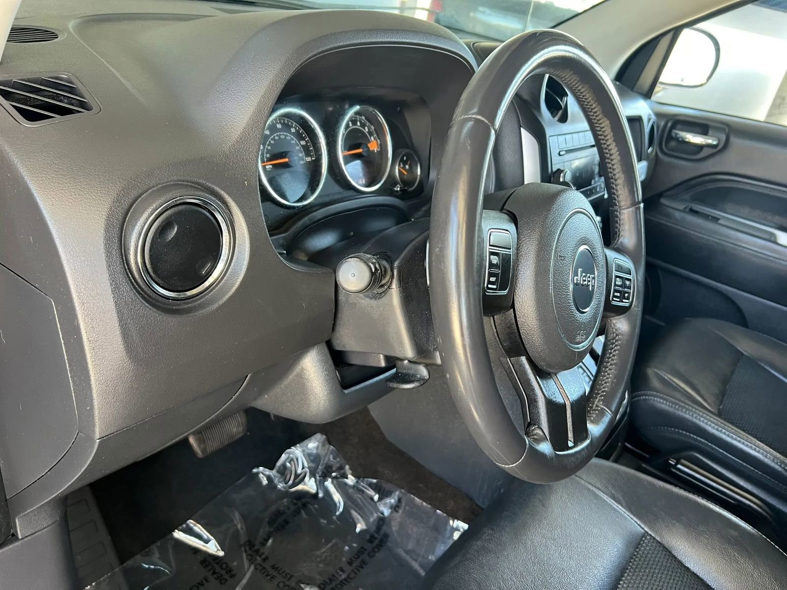 Used 2014 Jeep Compass Latitude w/ Sun/Sound Group AWD/4WD image 15