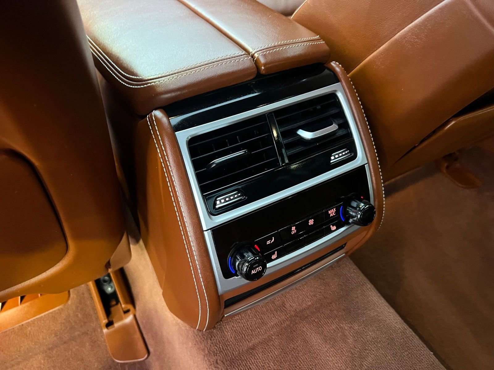 Used 2018 BMW 750i image 28