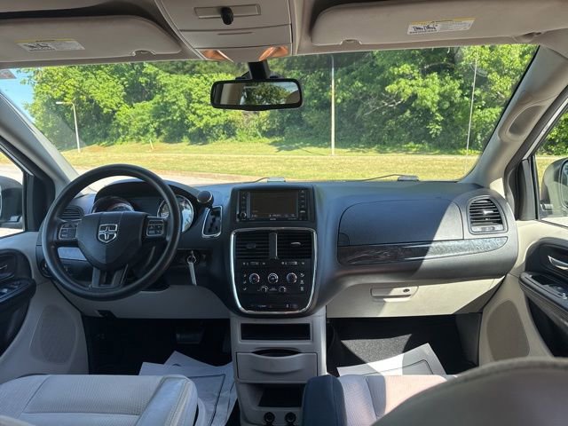 Used 2019 Dodge Grand Caravan SE w/ UConnect Hands-Free Group FWD image 12