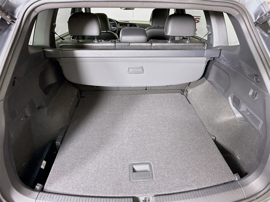 Used 2024 Volkswagen Tiguan SEL R-Line image 30