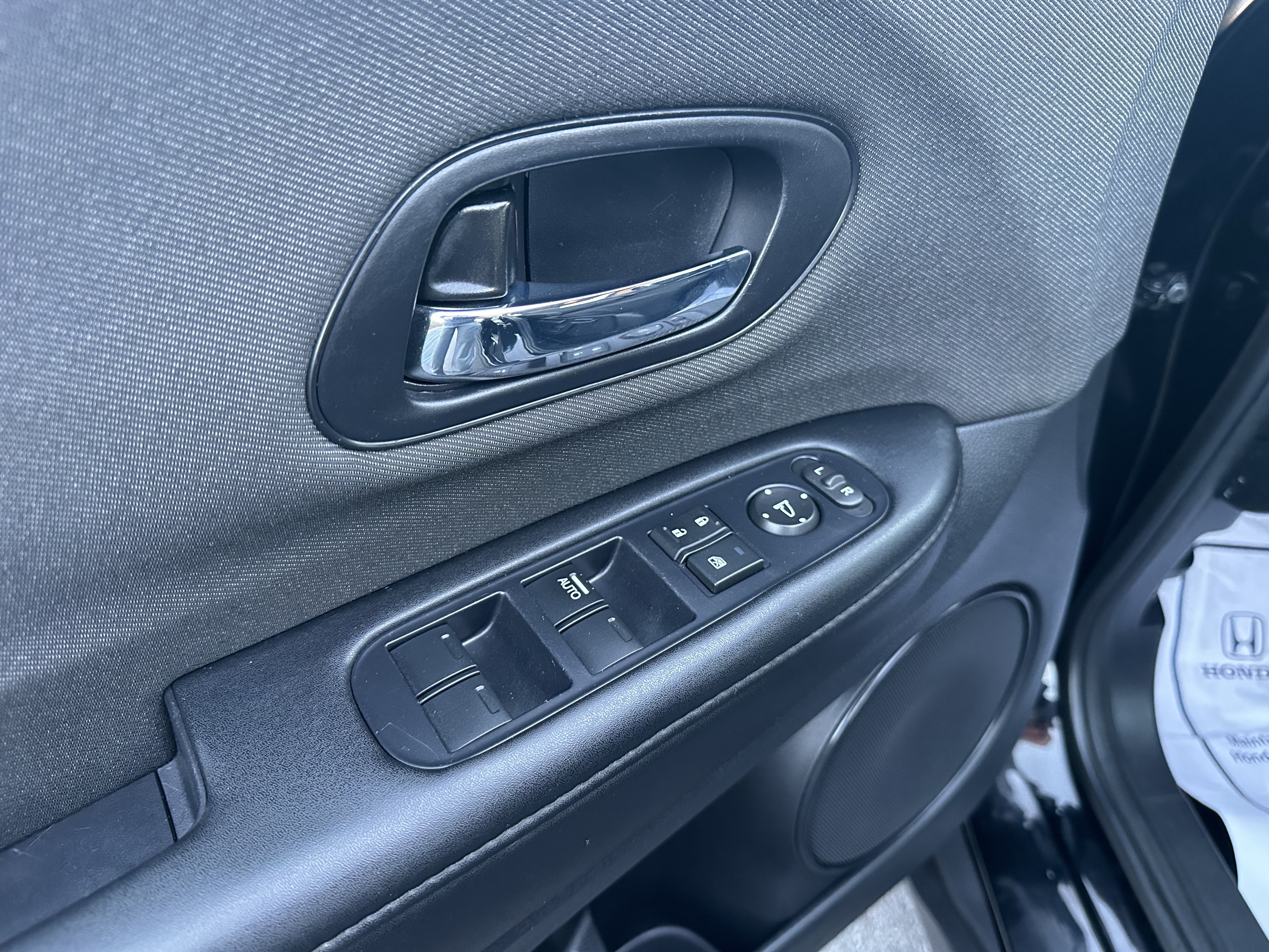 Used 2020 Honda HR-V LX image 19