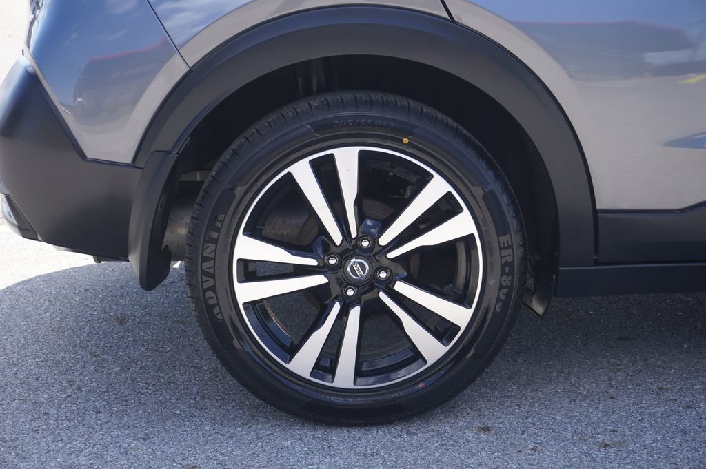 Used 2020 Nissan Kicks SR FWD image 12