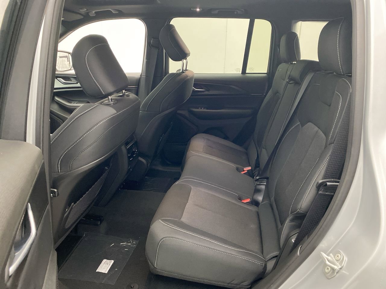 New 2025 Jeep Grand Cherokee Laredo X w/ Luxury Tech Group I AWD/4WD image 21
