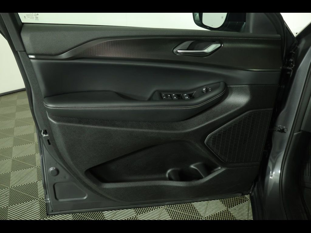 Used 2023 Jeep Grand Cherokee Altitude AWD/4WD image 23