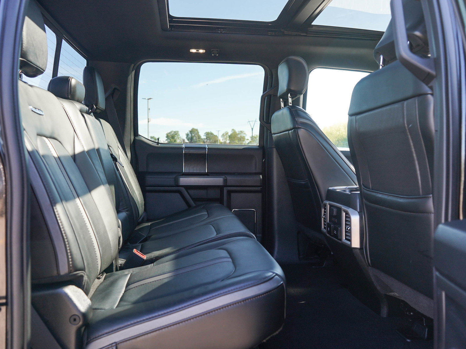 Used 2019 Ford F350 Platinum w/ Platinum Ultimate Package AWD/4WD image 14