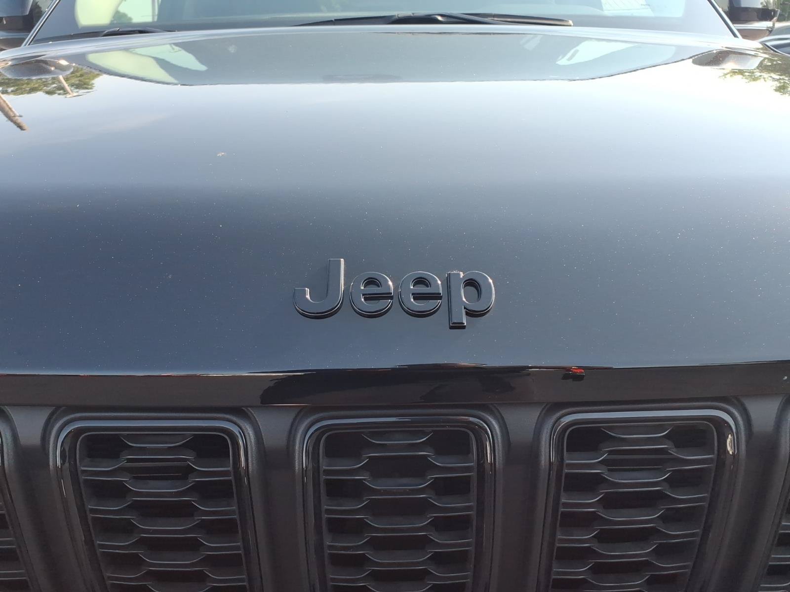 Certified 2023 Jeep Grand Cherokee Limited w/ Black Appearance Package AWD/4WD image 12
