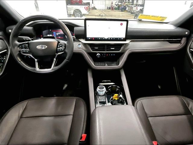 Used 2025 Ford Explorer Platinum w/ LUX Leather Package AWD/4WD image 22