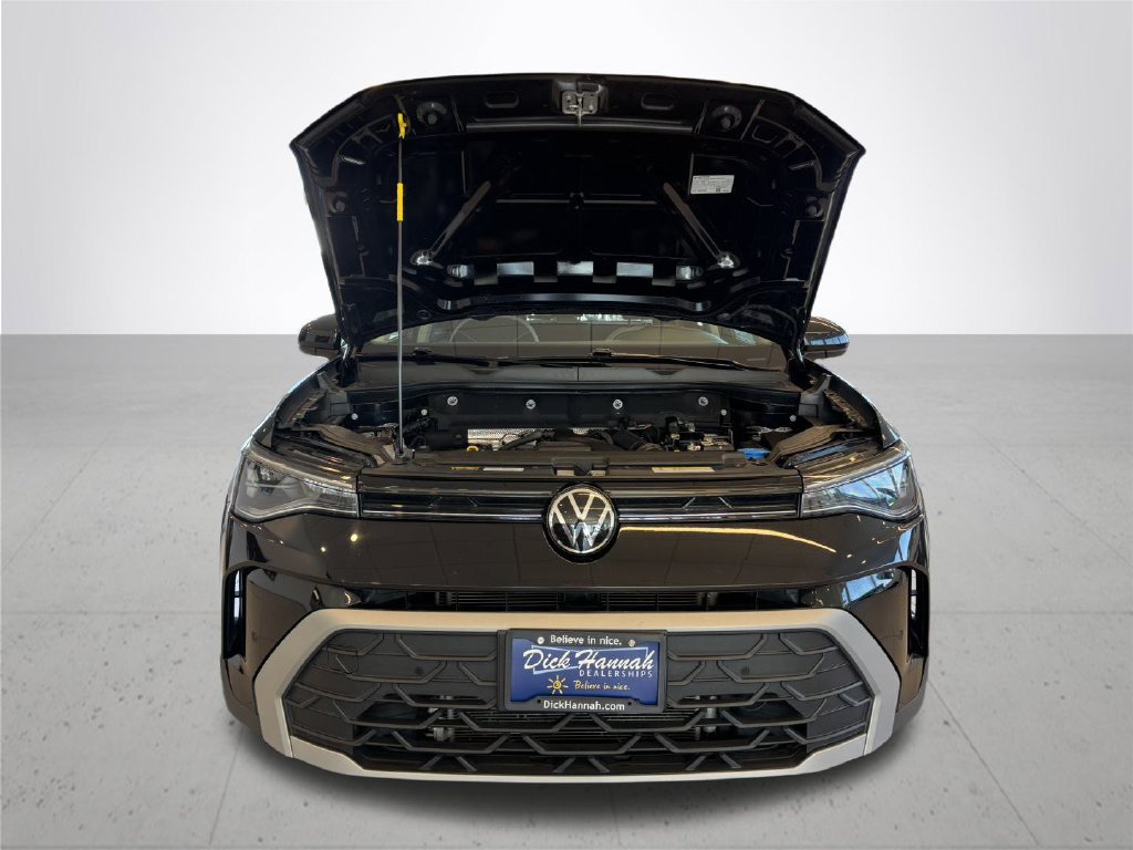 Used 2025 Volkswagen Taos SE AWD/4WD image 4