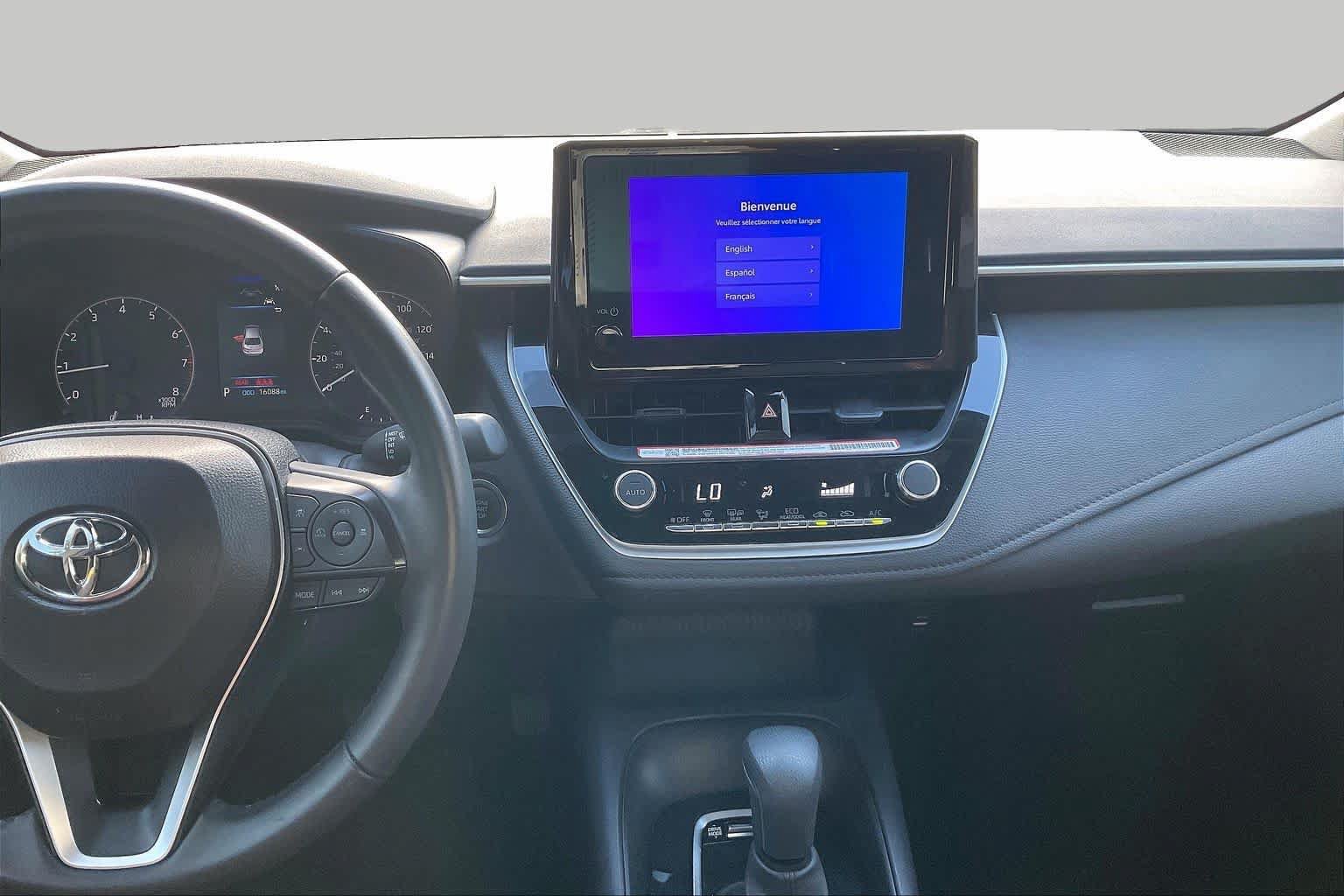 Used 2025 Toyota Corolla SE FWD image 6