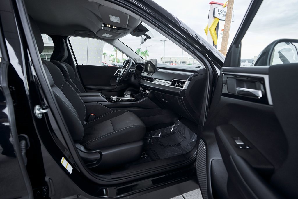 Used 2025 Mitsubishi Outlander ES image 15