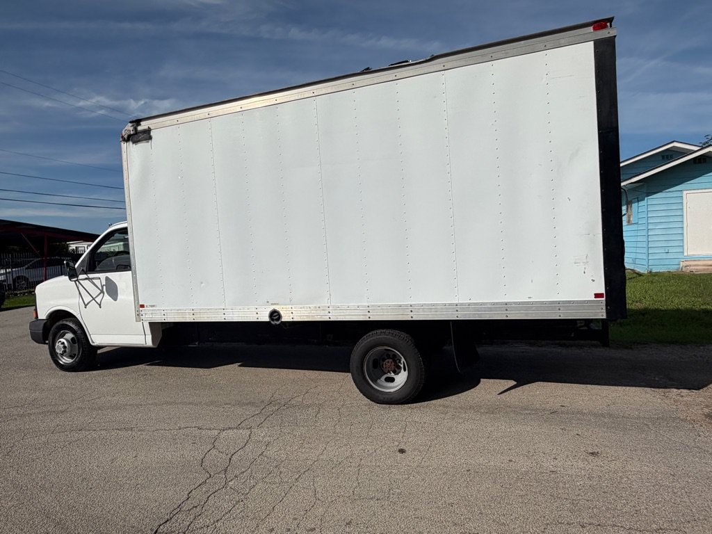 Used 2006 Chevrolet Express 3500 RWD image 9