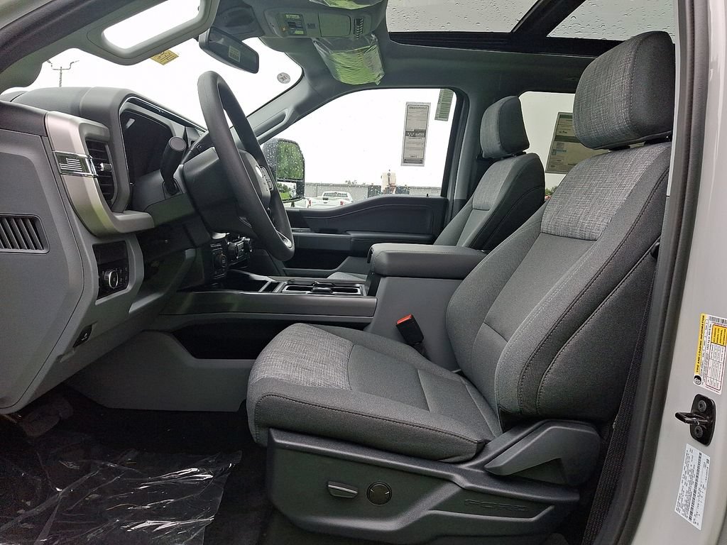 New 2026 Ford F350 XLT w/ XLT Premium Package AWD/4WD image 9