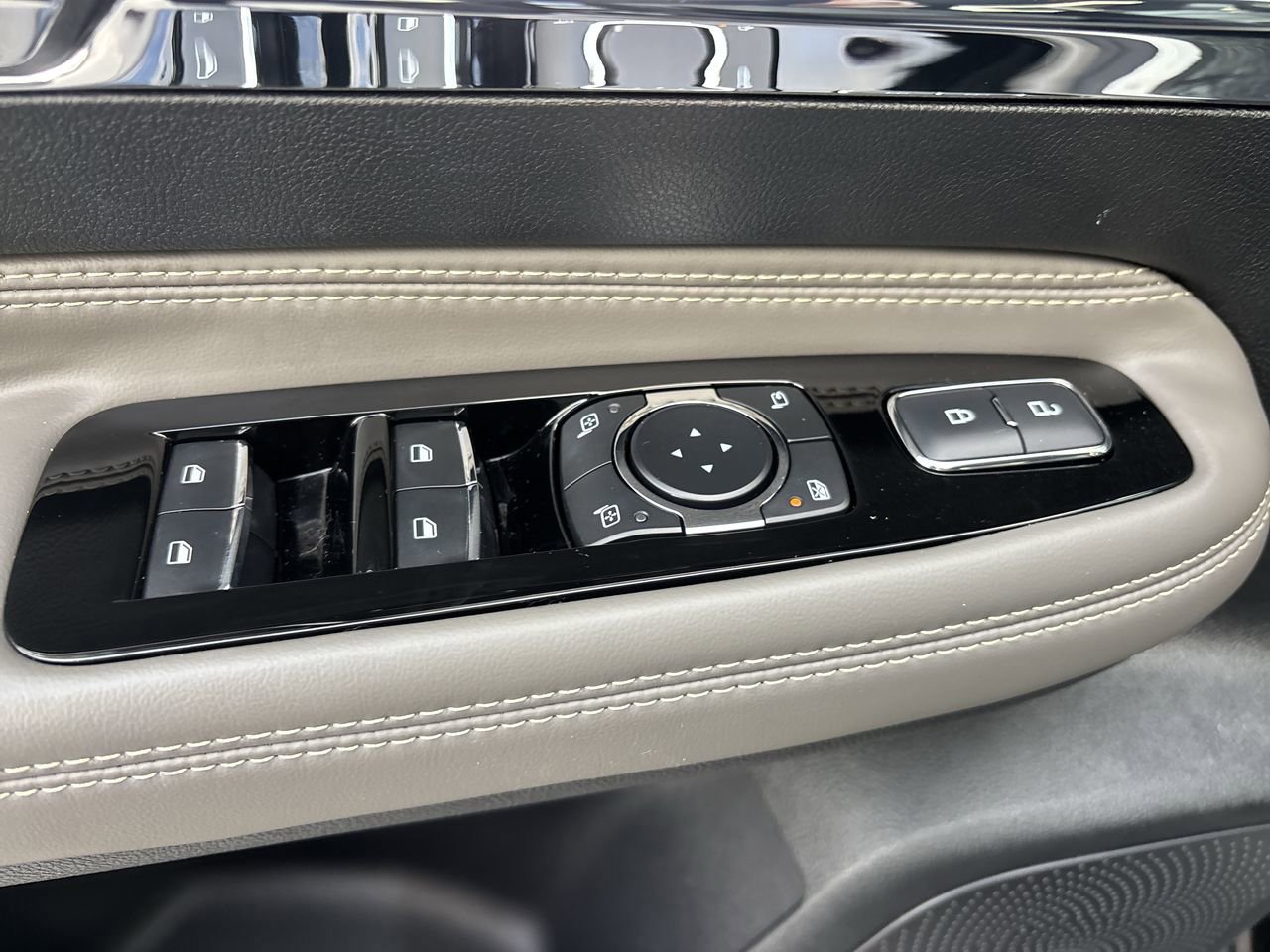 Used 2025 Lincoln Corsair FWD w/ Equipment Group 101A image 13