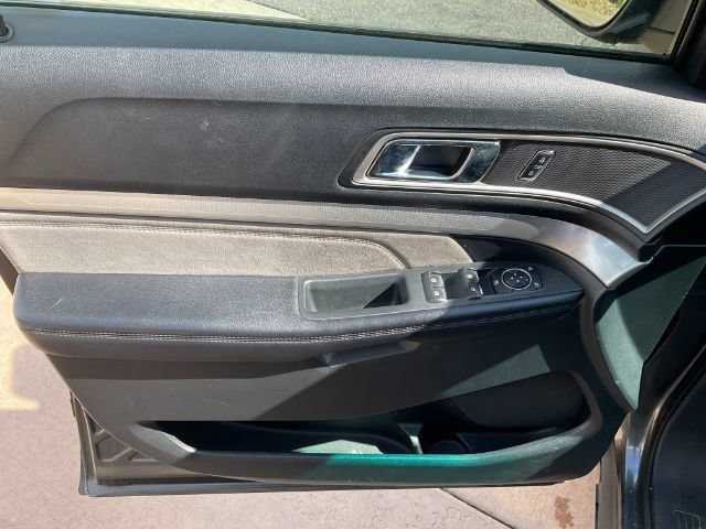 Used 2017 Ford Explorer XLT w/ Equipment Group 202A AWD/4WD image 14