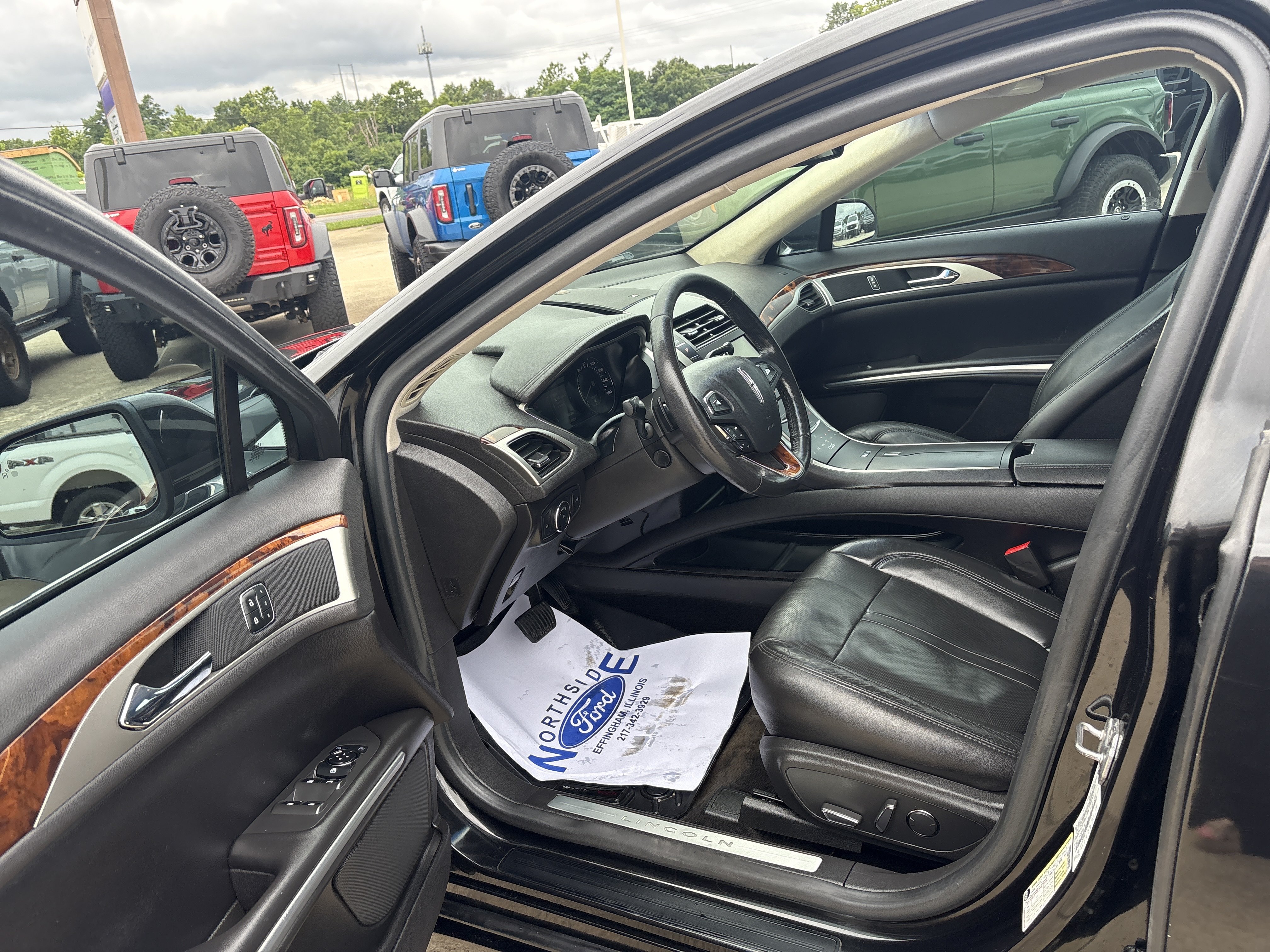 Used 2014 Lincoln MKZ FWD image 9