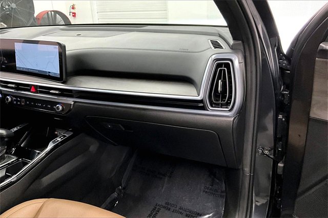 Used 2024 Kia Sorento SX Prestige w/ Olive Brown Leather Package image 16