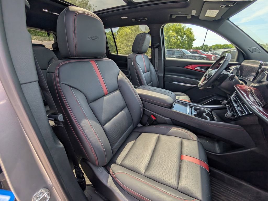 Used 2024 Chevrolet Traverse RS w/ LPO, Floor Liner Package AWD/4WD image 18