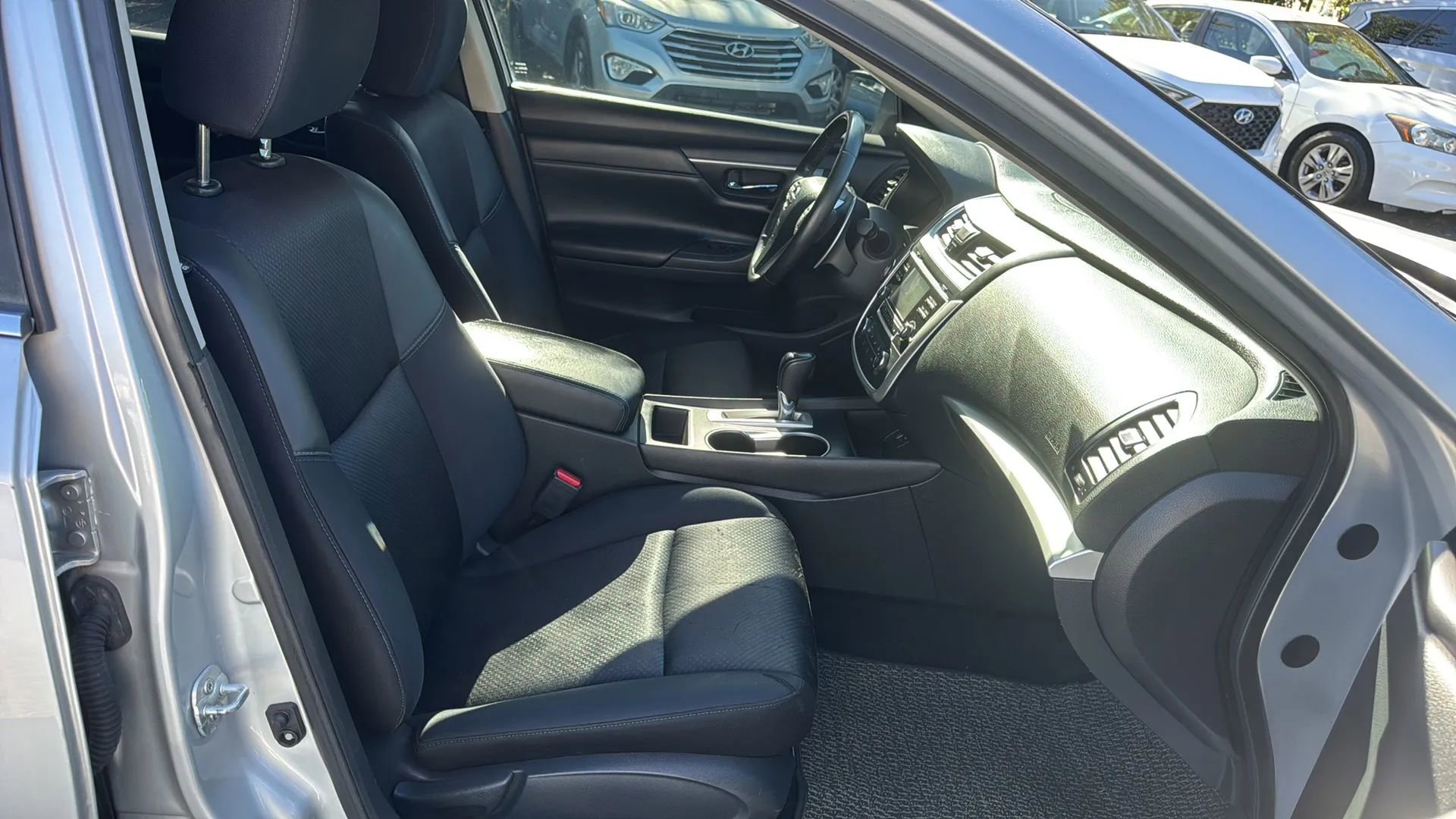 Used 2016 Nissan Altima 2.5 SR image 12