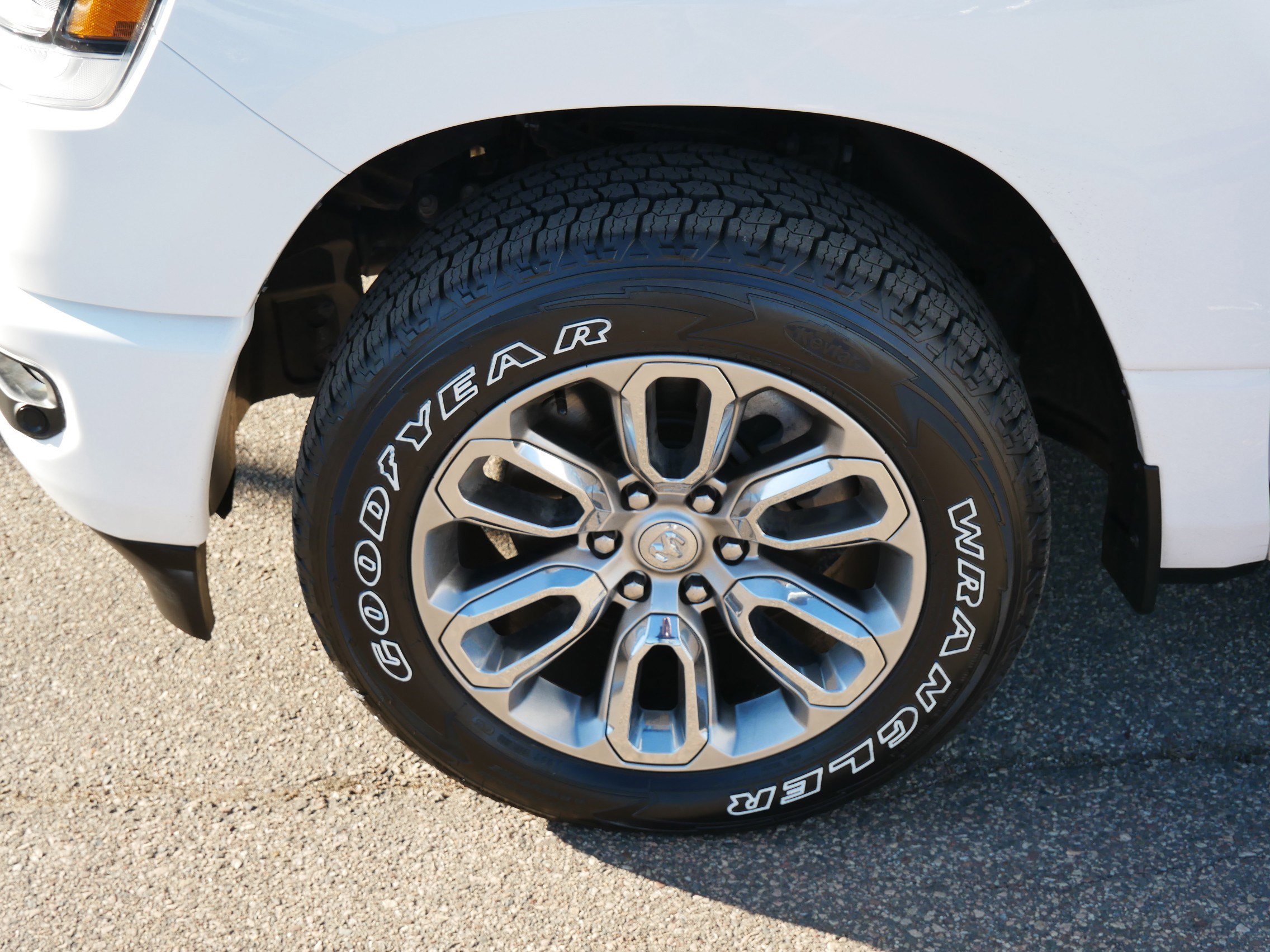 Used 2023 RAM 1500 Laramie AWD/4WD image 15