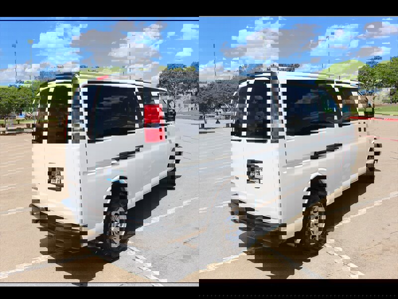 Used 2022 Chevrolet Express 3500 LS RWD image 5