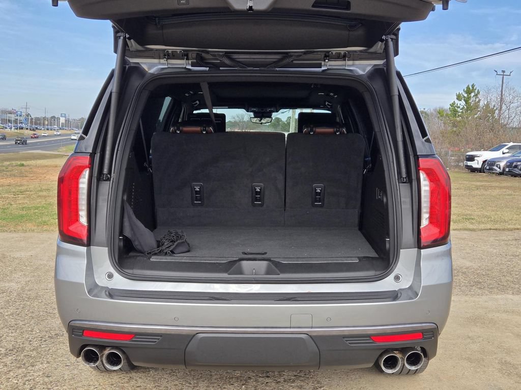 Used 2023 GMC Yukon XL Denali Ultimate AWD/4WD image 8