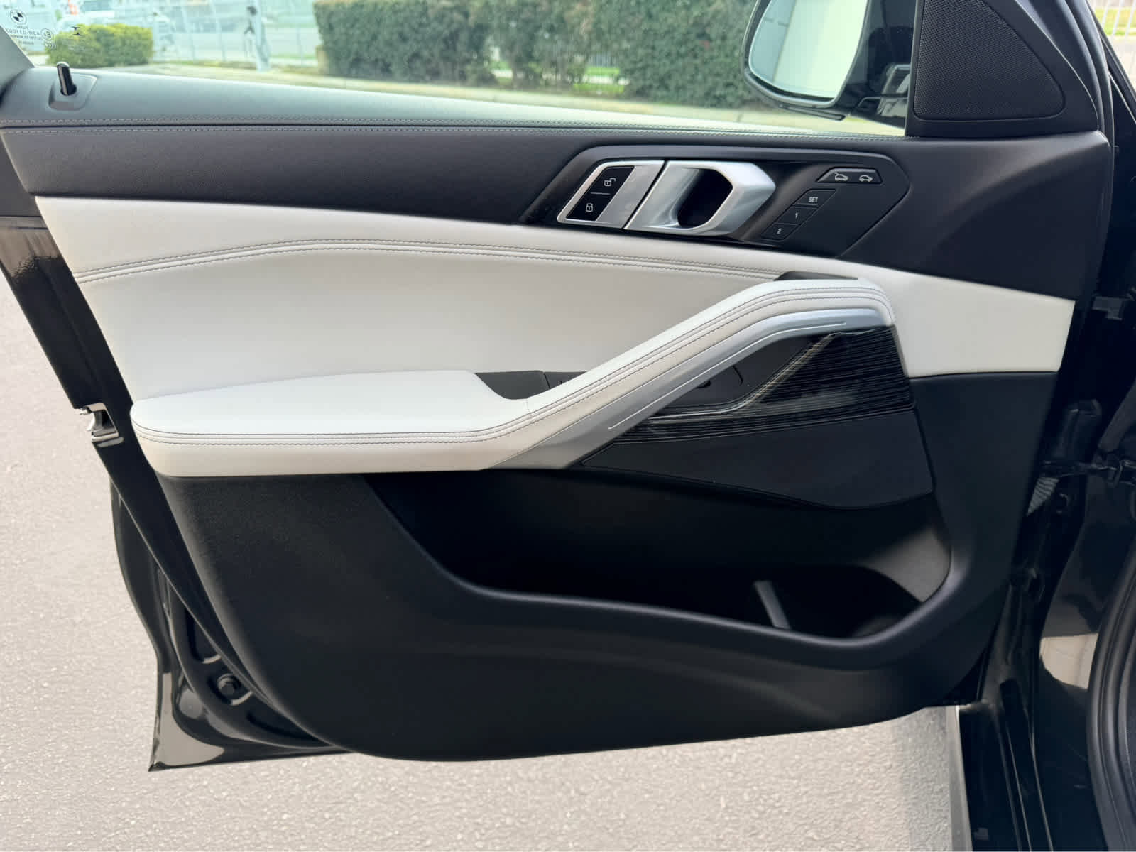 Used 2024 BMW X6 xDrive40i w/ Parking Assistance Package image 12