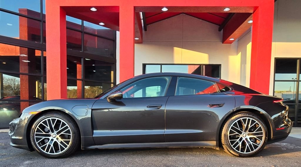 Used 2022 Porsche Taycan image 5