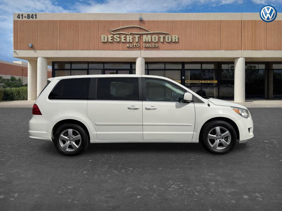 Used 2010 Volkswagen Routan SE FWD image 4