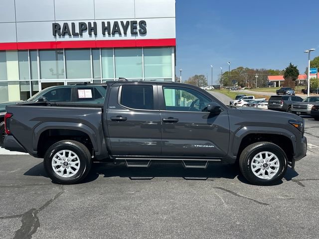 Used 2025 Toyota Tacoma SR5 image 2