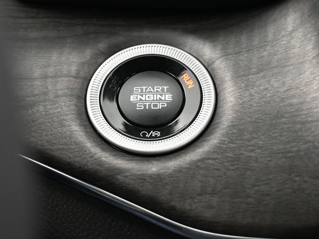 Used 2024 Jeep Grand Cherokee Overland w/ Luxury Tech Group IV image 32