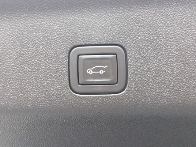 Used 2023 GMC Yukon Denali Ultimate AWD/4WD image 13
