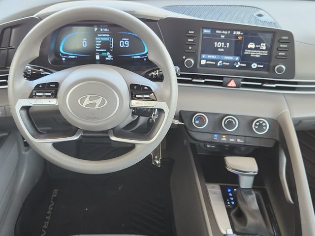 Used 2025 Hyundai Elantra SE FWD image 26