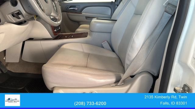 Used 2014 Chevrolet Suburban LTZ AWD/4WD image 17