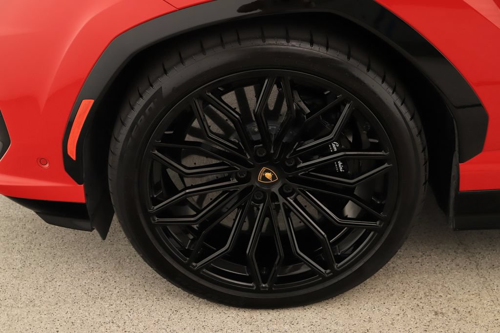 Used 2025 Lamborghini Urus SE AWD/4WD image 39