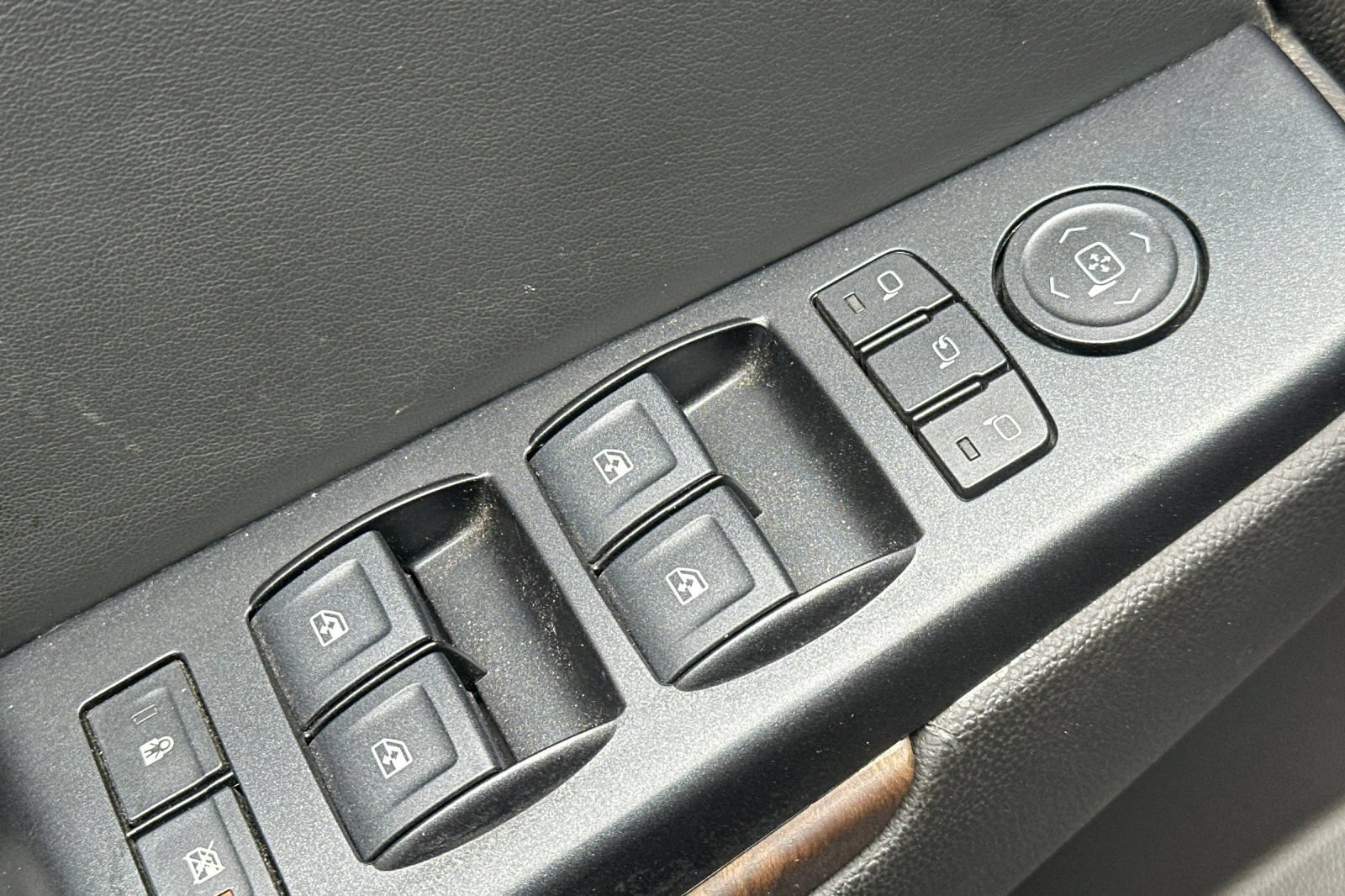 Used 2015 Chevrolet Tahoe LT RWD image 13