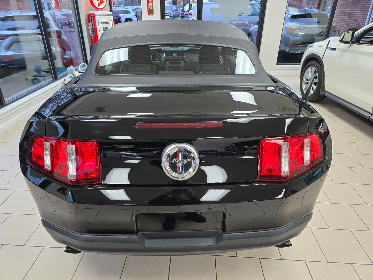 Used 2012 Ford Mustang Convertible image 19