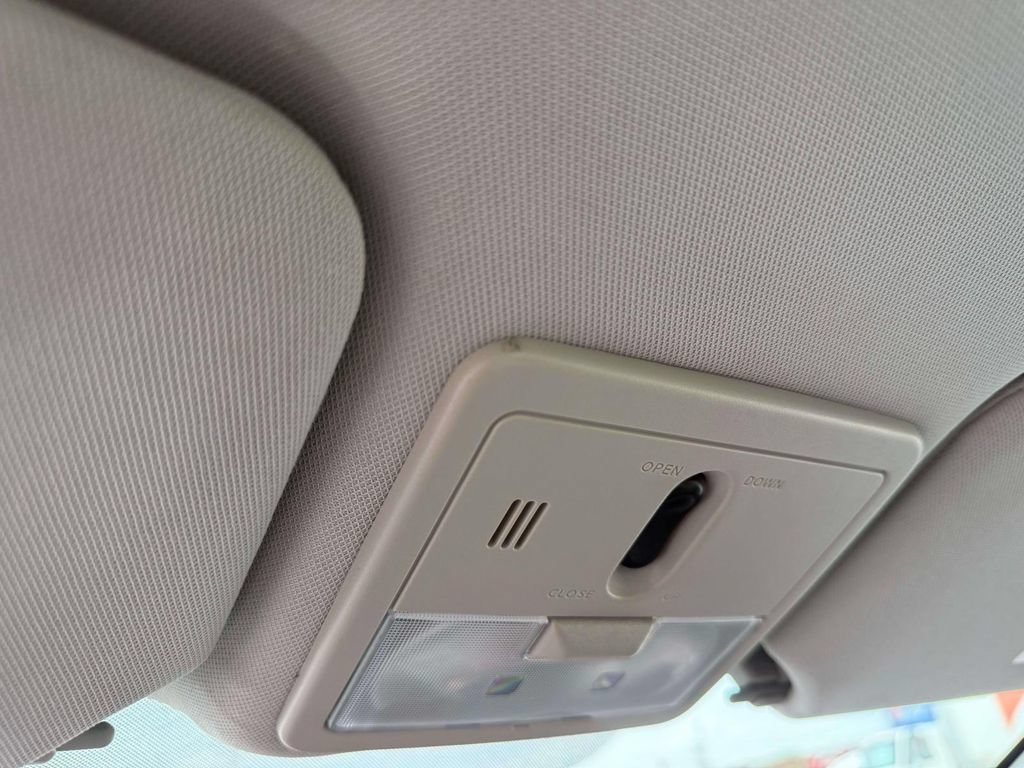Used 2012 Nissan Sentra 2.0 SR w/ Special Edition Pkg FWD image 23