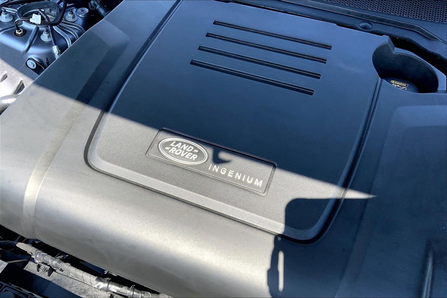 Used 2025 Land Rover Discovery S AWD/4WD image 32