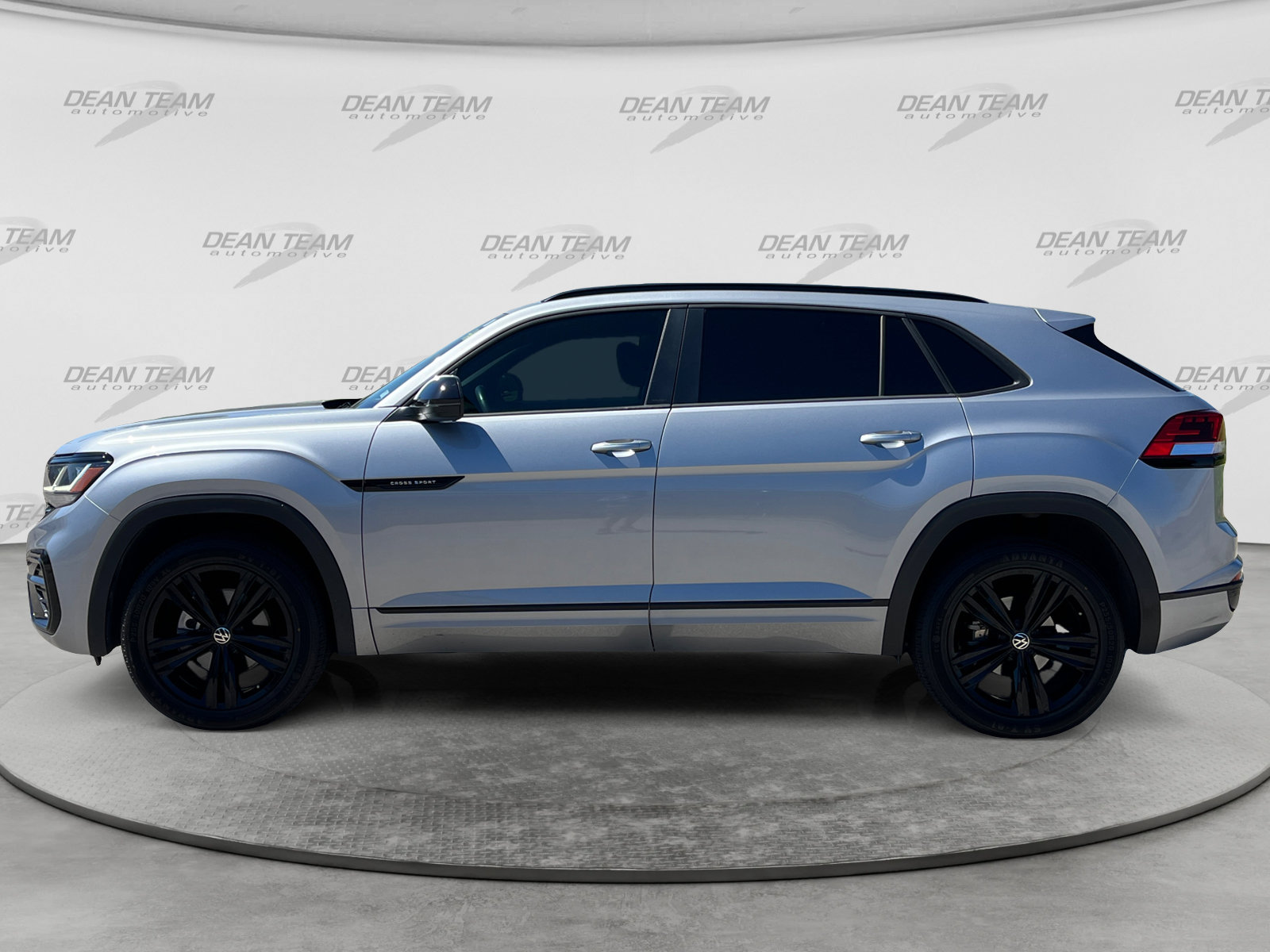 Certified 2023 Volkswagen Atlas Cross Sport SEL R-Line AWD/4WD image 4