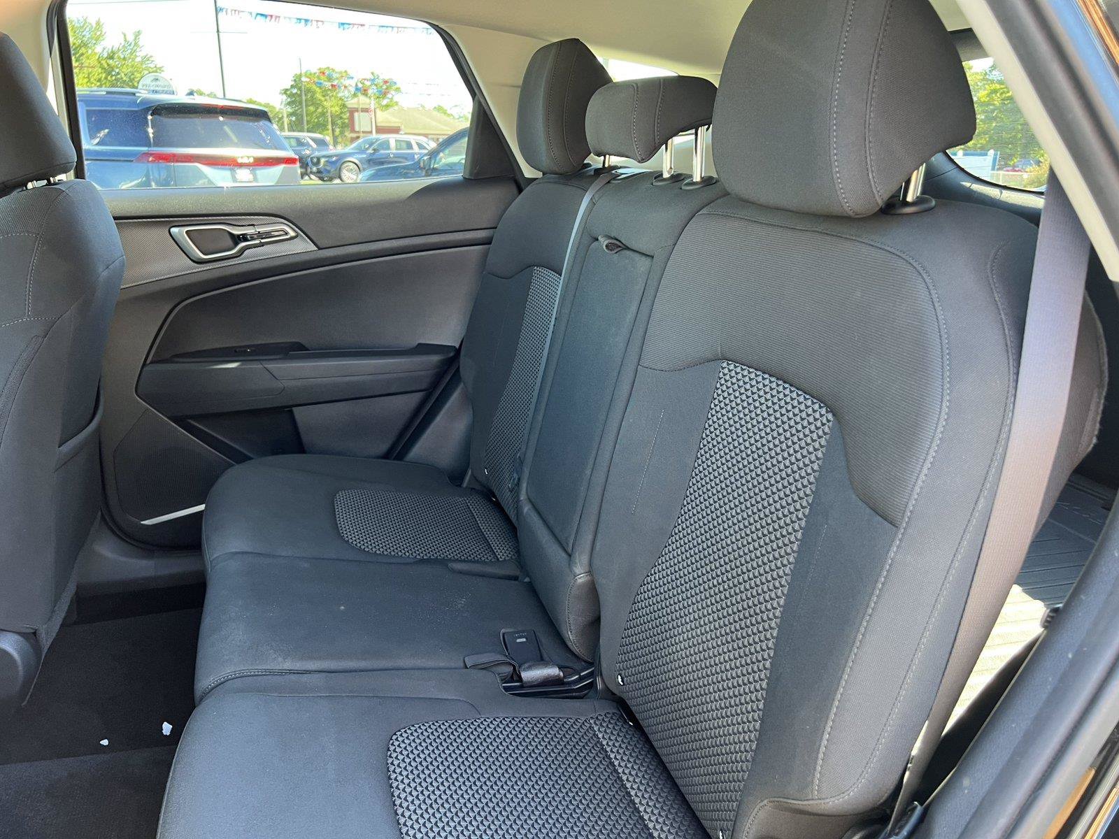 Used 2023 Kia Sportage LX AWD/4WD image 4