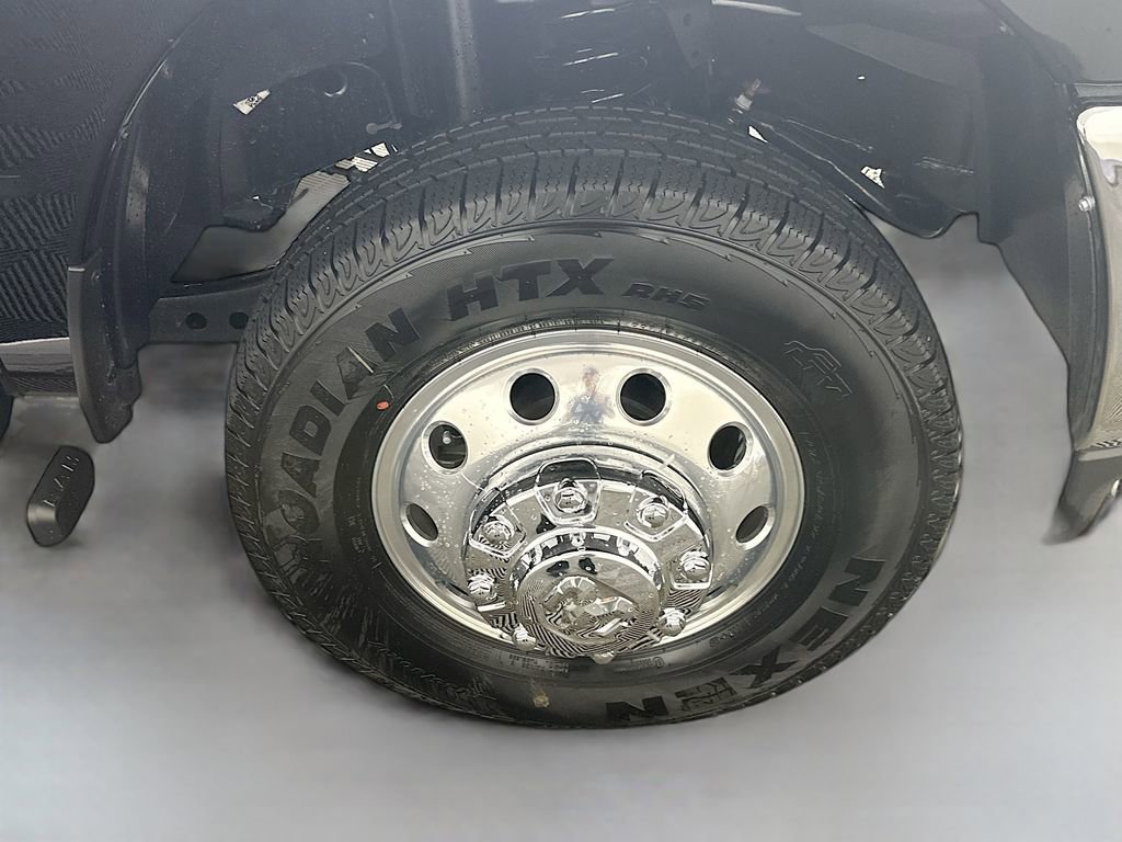 New 2025 RAM 3500 Laramie AWD/4WD image 17