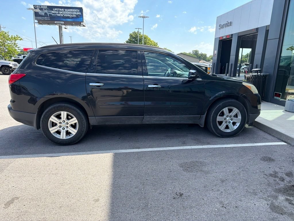 Used 2011 Chevrolet Traverse LT FWD image 4