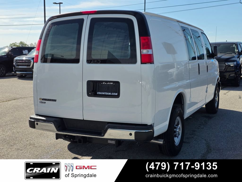 Used 2024 Chevrolet Express 3500 w/ Driver Convenience Package RWD image 8