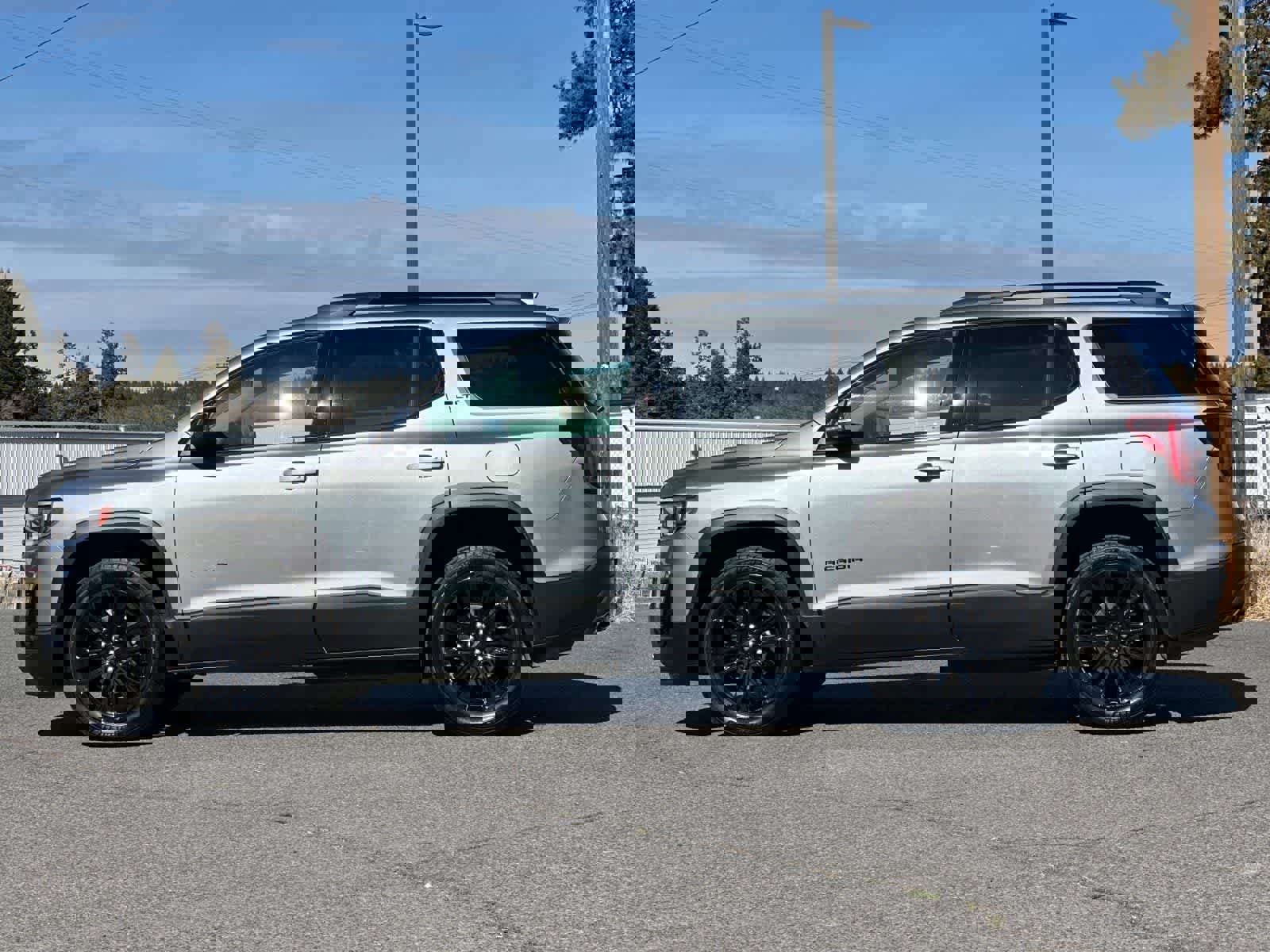 Used 2023 GMC Acadia SLT w/ Elevation Edition image 5