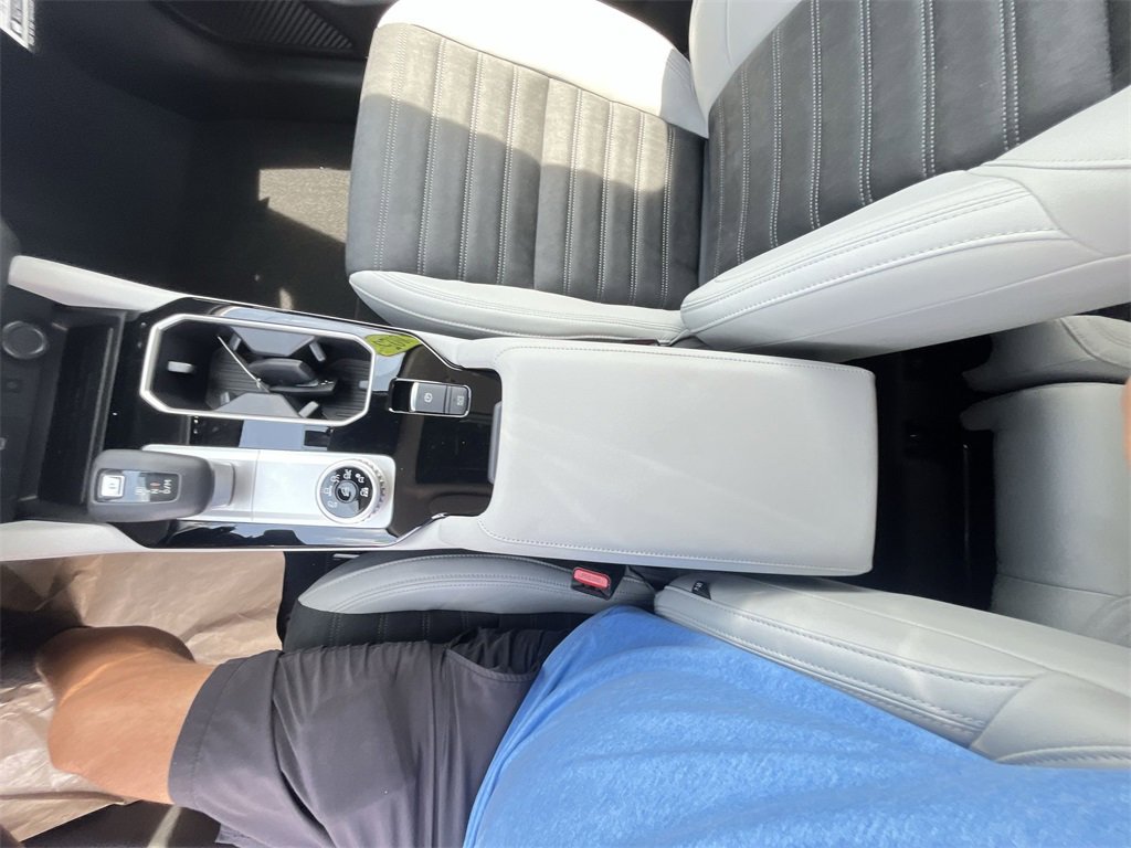 New 2025 Mitsubishi Outlander SE image 21