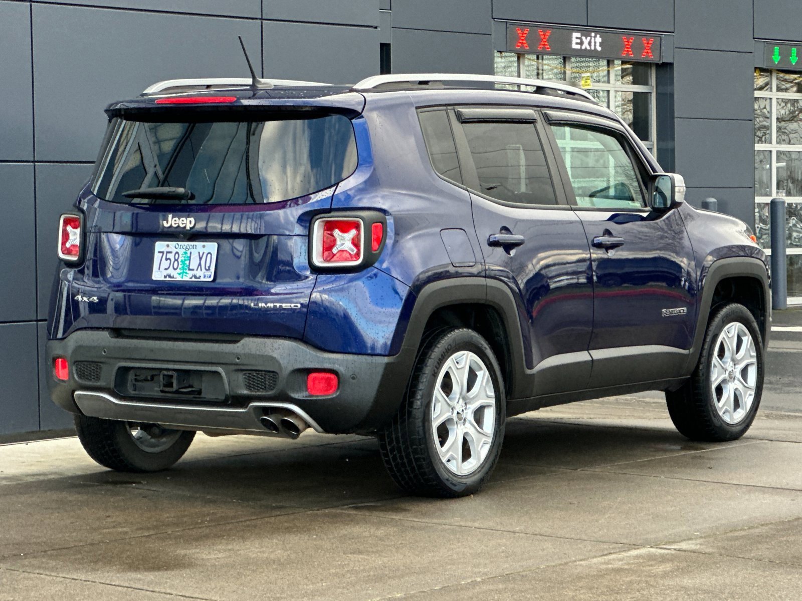 Used 2017 Jeep Renegade Limited image 3